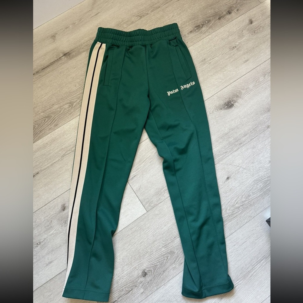 Brand new, never worn. Size medium, fits like 32/32